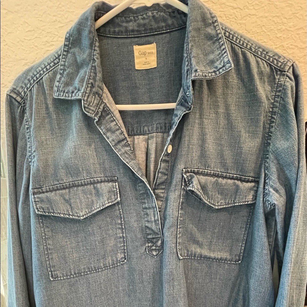 Gap t shirt